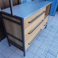 CRASH GATE(クラッシュゲート)のアトランダム ダイニングボード 120cmです。ブルックリンスタイルなど男前インテリアにおススメのレンジボードはナチュラルなカフェスタイルにも。CJ501