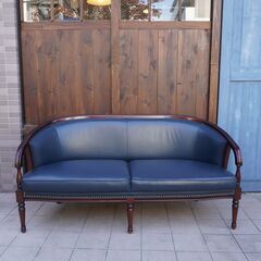 maruni(マルニ)のトラディショナルシリーズKENT COURT(ケントコート)の総本革 ラブソファーです。アンティーク調のフォルムはエレガントな空間のアクセントになる2人掛けソファーです♪CJ514