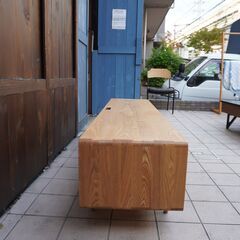 ACTUS(アクタス)で取り扱われていたRELIEF(レリーフ) タモ材×ウォールナット材 ローボードです。ナチュラルな質感シンプルなデザインが魅力のテレビボード。丸みのある角が特徴です♪久和屋CJ516