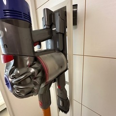 ダイソン V8 fluffy スタンド無料