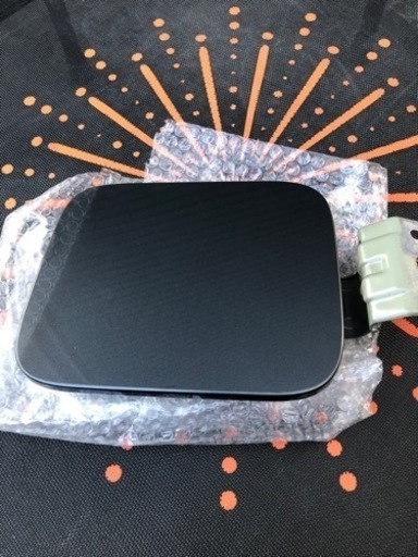 新型デリカd5  給油口カバー