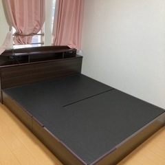 クイーンサイズ　ベットフレーム