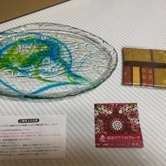 琉球ガラス　ゴーヤー皿と、花織りティッシュケース