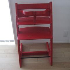 【あげます】ストッケ赤ベビーチェア／幼児椅子