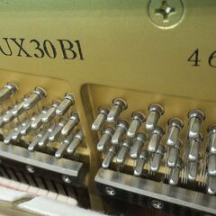 ヤマハ中古アップライトピアノ　UX30BL (1989年製造）