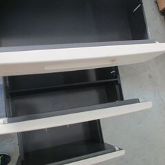 ID:G60130579　事務机・片袖　カギ付き