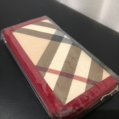 【新品未使用】赤とチェック柄がオシャレな長財布。