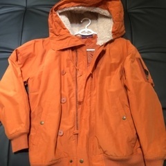 近日処分予定。冬用フード付きジャケット。オレンジ。ゆったりめM-L