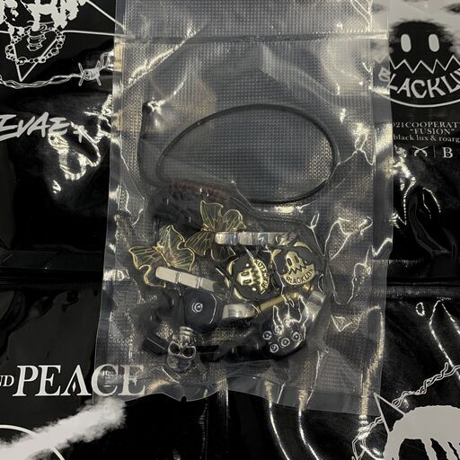 EVAE MOB × BLACK LUX × ROARGUNS Skull Smiley Necklace