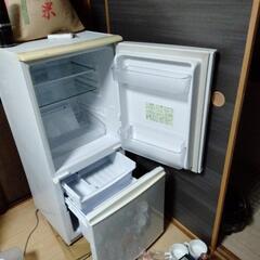 冷蔵庫　2011年　137L SHARP
