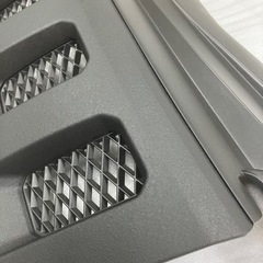 三菱　デリカD5 ＤＥＬＩＣＡ　フロント　グリル マットブラック チッピング塗装　ツヤ消し　黒　中古