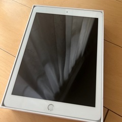 iPad 第6世代　32GBシルバー【受付終了】