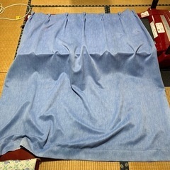 ブルーの遮光カーテン
