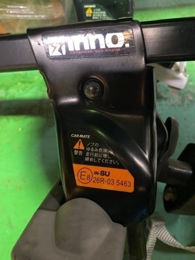 ルーフキャリアボックスと取り付けベース
