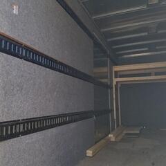 2tトラックの箱　物置などに