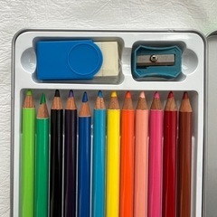色鉛筆　12色　ほぼ新品　消しゴム　鉛筆削り　ドンキー　ドンキーコング