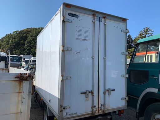 福岡発　2ｔコンテナ　背高　換気口付　その他多数コンテナ有　お値段交渉有
