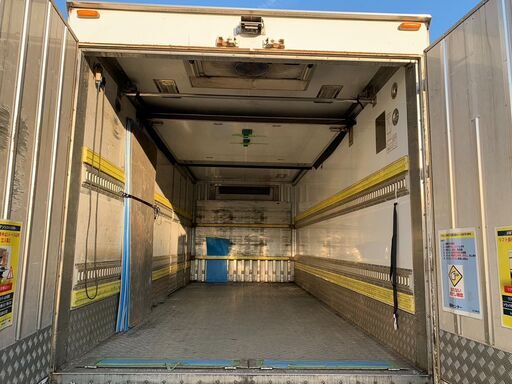 福岡発 4t冷蔵冷凍コンテナ 横扉無 その他多数コンテナ有 お値段交渉有