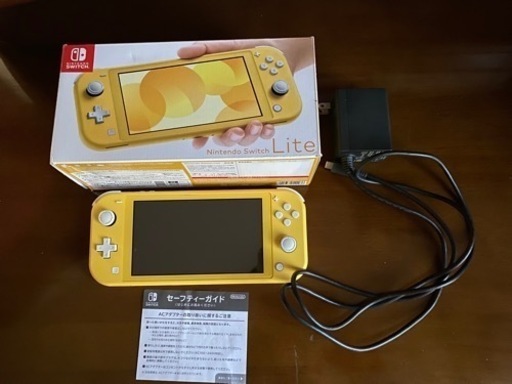 ニンテンドースイッチ　ライト  本体　イエロー
