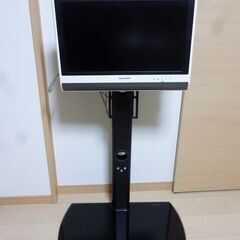 テレビスタンド付きテレビです。