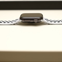 新品近い　Apple Watch SE 40mm Nike スペースグレイ　バッテリー100%