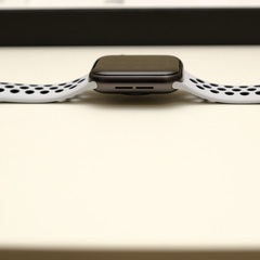 新品近い　Apple Watch SE 40mm Nike スペースグレイ　バッテリー100%
