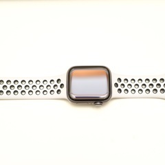新品近い　Apple Watch SE 40mm Nike スペースグレイ　バッテリー100%