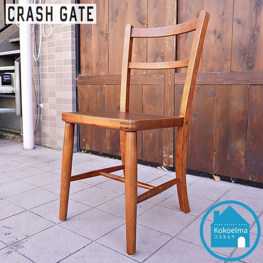 CRASH GATE(クラッシュゲート)のPENNE CHAIRです。アンティークのチャーチチェアをモチーフにしたコンパクトな板座のペンネチェア♪木の風合いがナチュラルな佇まいのダイニングチェアです。CJ526