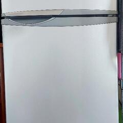 シャープの冷蔵庫で2012年製
SHARP SJ-H12W-S