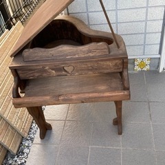 木製グランドピアノ