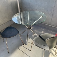 オシャレなガラステーブルと椅子2個セット
