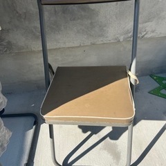 古い折り畳み椅子