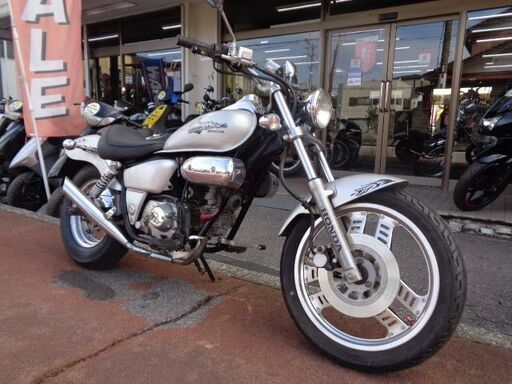 NO.4529　マグナ５０ （ＭＡＧＮＡ）　４サイクル　クラッチ付き４速ミッション　左右２本出しスラッシュカットマフラー付き　シルバー　☆彡