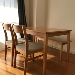 ニトリの４人用テーブル＆椅子セット売ります。