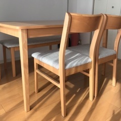 ニトリの４人用テーブル＆椅子セット売ります。