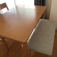 ニトリの４人用テーブル＆椅子セット売ります。
