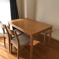 ニトリの４人用テーブル＆椅子セット売ります。