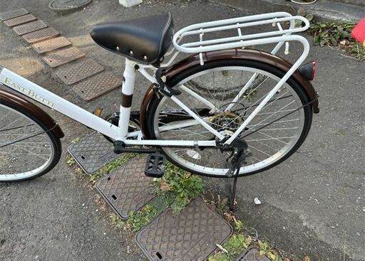 24インチ 自転車 6段切替 ホワイト×ブラウン カゴ付き 荷台付き ライト