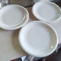 白いお皿３枚購入でお願いします。