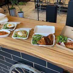 オーダーで制作してもらったカフェ用のカウンター