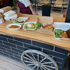 オーダーで制作してもらったカフェ用のカウンター