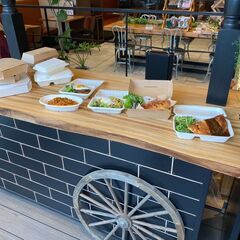 オーダーで制作してもらったカフェ用のカウンター