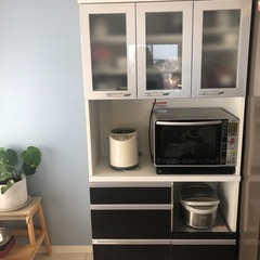 キッチンボード　食器棚