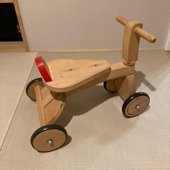 木の三輪車