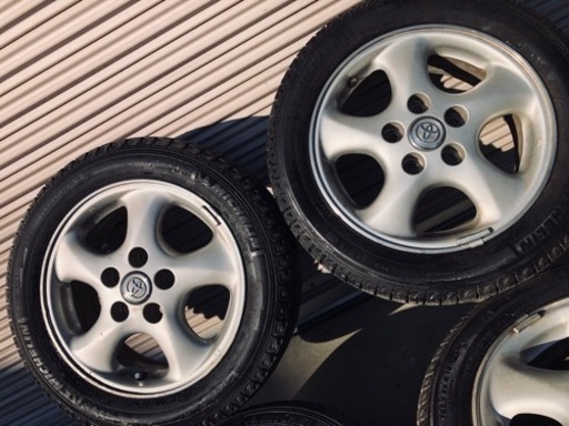 車のパーツ 冬タイヤ 195/55R15 トヨタ純正プリウスα等用PCD114.3アルミ