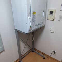 日立乾燥機のびのびスタンドと乾燥機