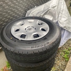 ハイエース純正タイヤ(ホイル＆キャップ含む)