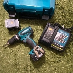 マキタ・充電式ドライバ　HP440DRFX 美品　1万円で譲ります。