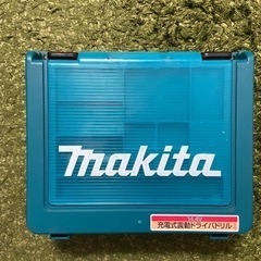マキタ・充電式ドライバ　HP440DRFX 美品　1万円で譲ります。