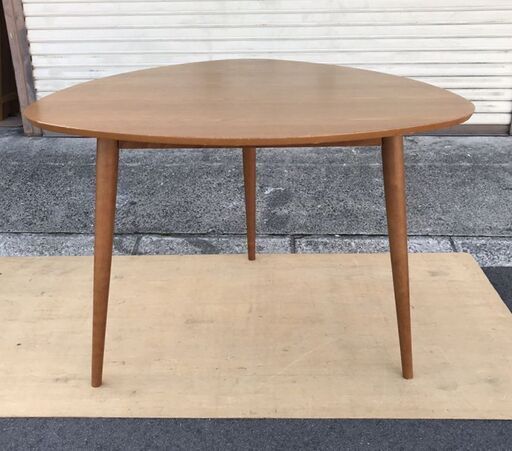おにぎり型のダイニングテーブルをご紹介 - スタッフブログ NOCE 